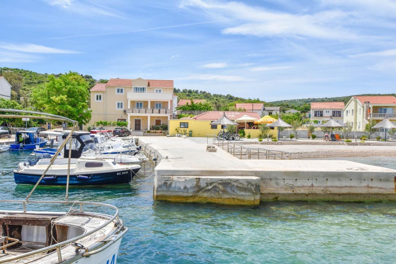 Apartment L And S On The Beach Ugrinici 외부 사진