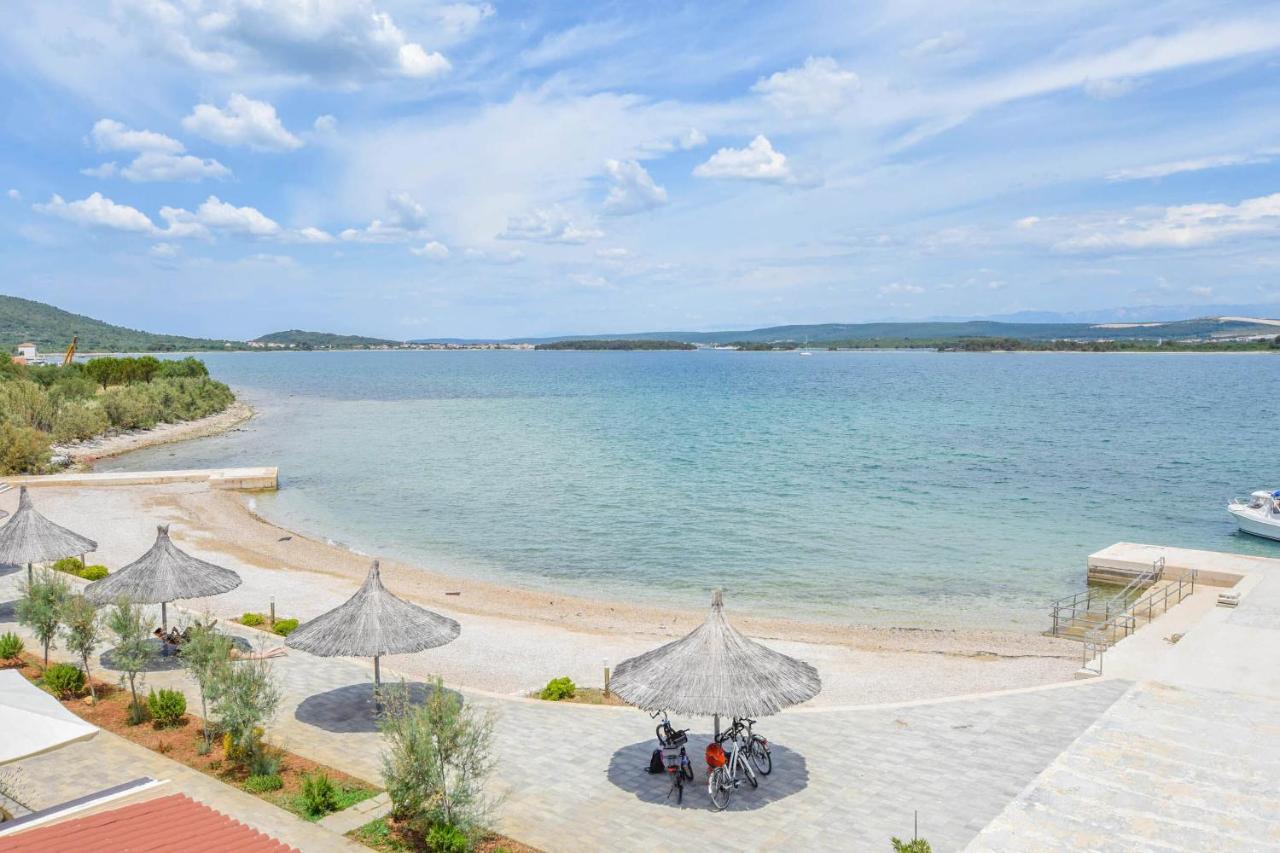 Apartment L And S On The Beach Ugrinici 외부 사진