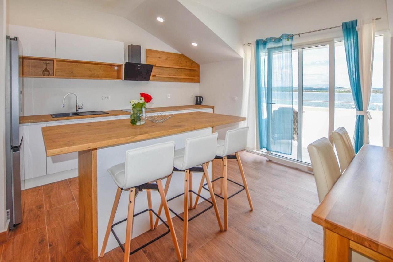 Apartment L And S On The Beach Ugrinici 외부 사진