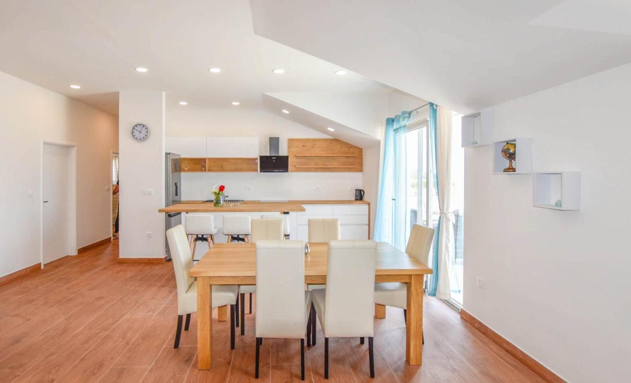 Apartment L And S On The Beach Ugrinici 외부 사진