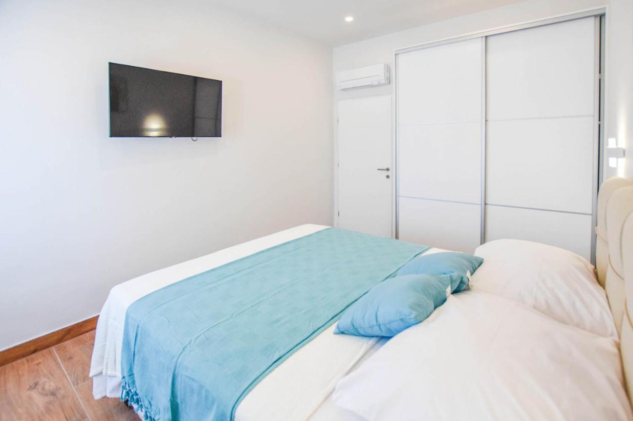 Apartment L And S On The Beach Ugrinici 외부 사진