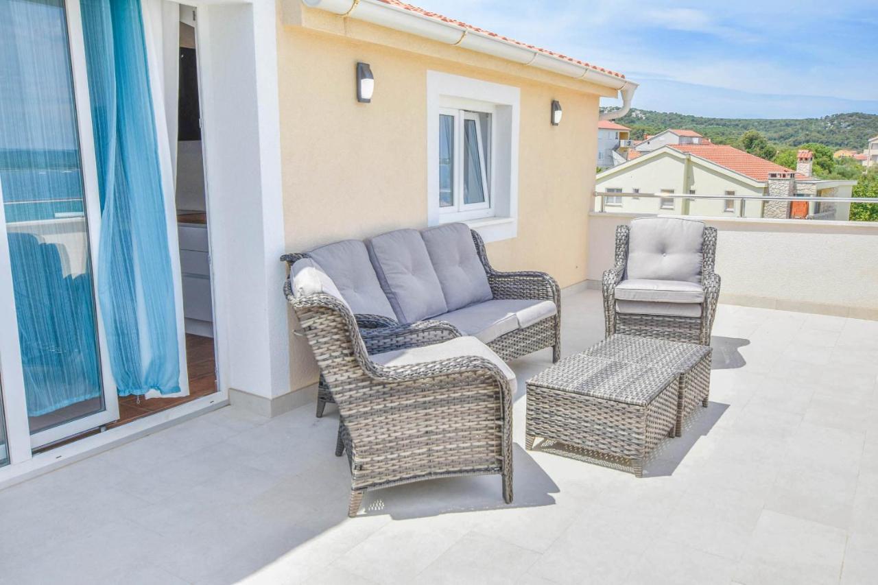 Apartment L And S On The Beach Ugrinici 외부 사진